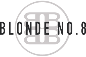 Schwarzes Logo mit dem Schriftzug 'BLONDE NO. 8' in einer modernen Schriftart, umgeben von einem kreisförmigen Rahmen.